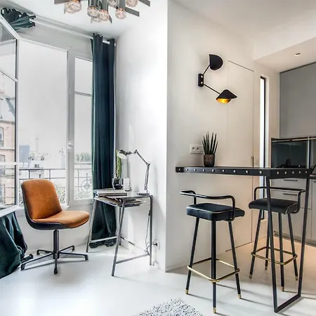Renovated Modern For 3 In - Bastille Daire